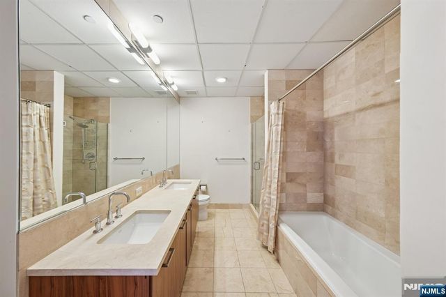 4 Beacon Way PH 1900, Jersey City, NJ 07304