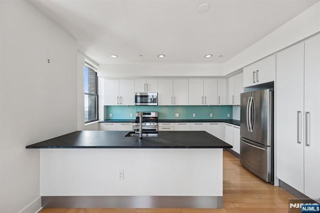 4 Beacon Way PH 1900, Jersey City, NJ 07304