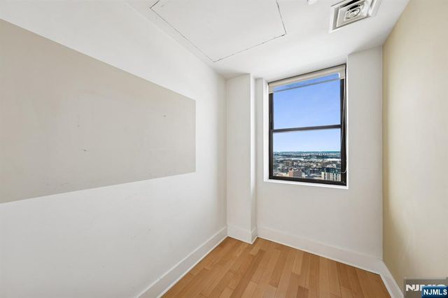 4 Beacon Way PH 1900, Jersey City, NJ 07304