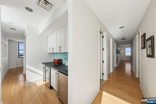 4 Beacon Way PH 1900, Jersey City, NJ 07304