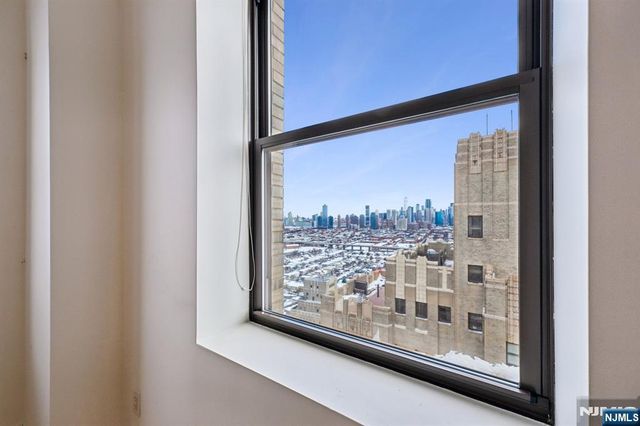 4 Beacon Way PH 1900, Jersey City, NJ 07304
