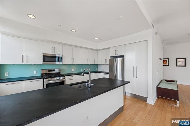 4 Beacon Way PH 1900, Jersey City, NJ 07304