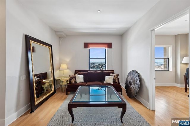 4 Beacon Way PH 1900, Jersey City, NJ 07304