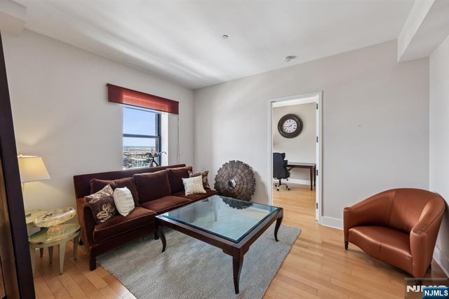 4 Beacon Way PH 1900, Jersey City, NJ 07304