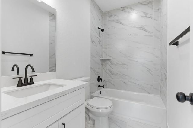 428 Rhode Island St, Houston, TX 77029