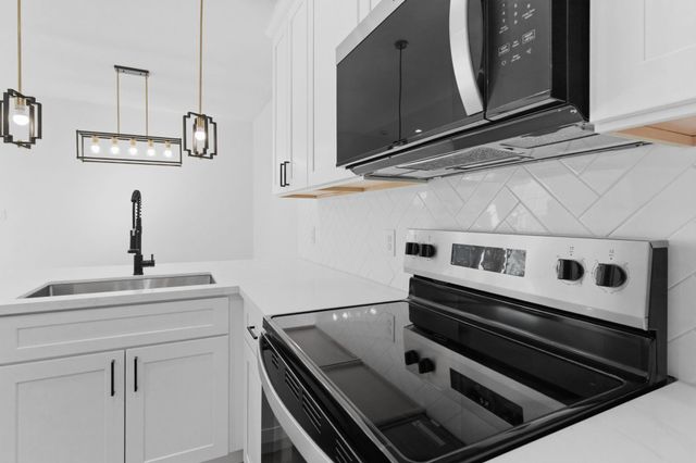 428 Rhode Island St, Houston, TX 77029