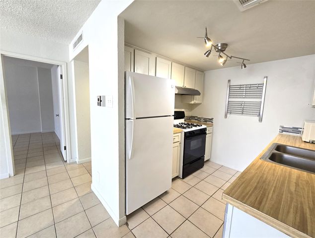 1800 Lavaca ST A107, Austin, TX 78701