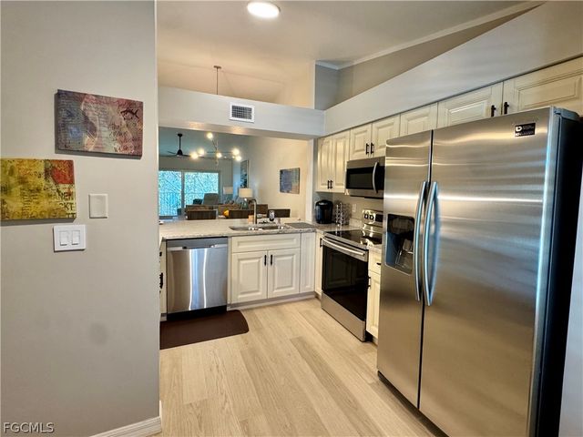 9610 Victoria LN D302, Naples, FL 34109