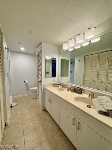 9610 Victoria LN D302, Naples, FL 34109