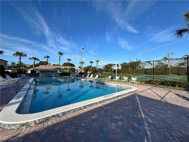 9610 Victoria LN D302, Naples, FL 34109