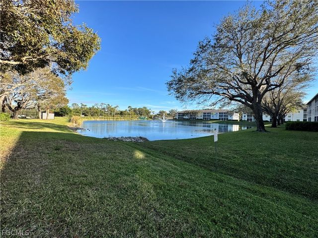 9610 Victoria LN D302, Naples, FL 34109