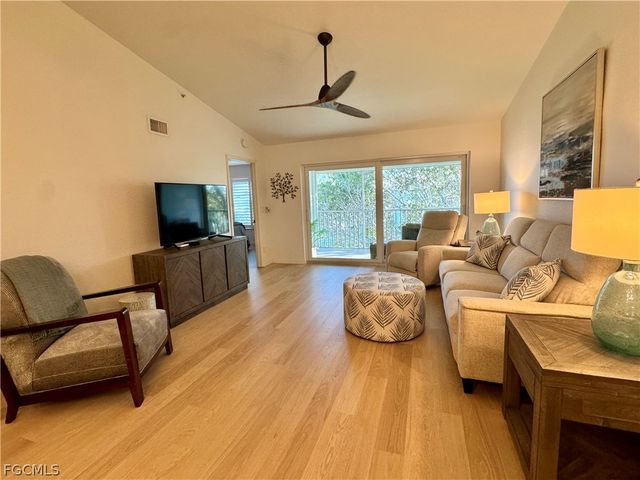 9610 Victoria LN D302, Naples, FL 34109