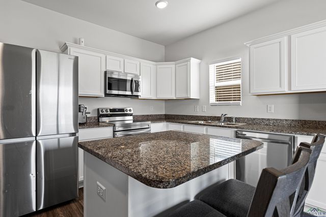 1436 Monterey Dr, Longview, TX 75601