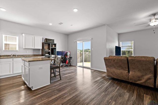 1436 Monterey Dr, Longview, TX 75601