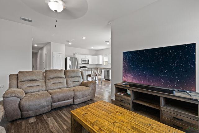 1436 Monterey Dr, Longview, TX 75601