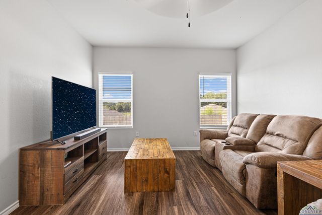 1436 Monterey Dr, Longview, TX 75601