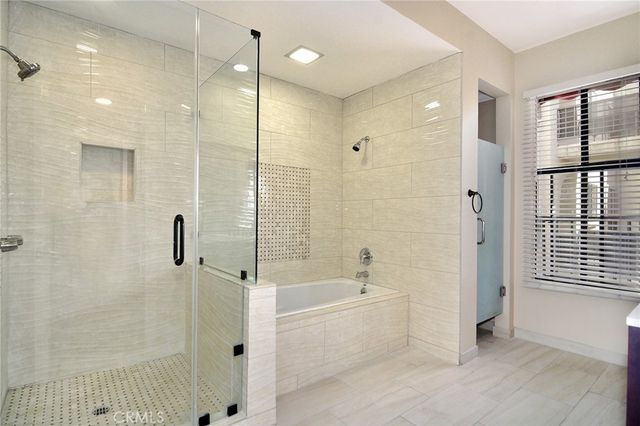 5236 Yarmouth Avenue 214, Encino, CA 91316