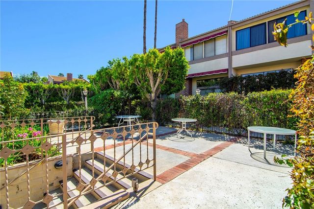 5236 Yarmouth Avenue 214, Encino, CA 91316
