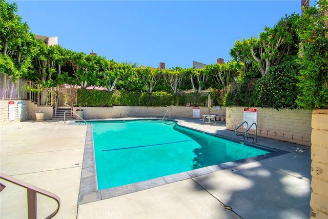 5236 Yarmouth Avenue 214, Encino, CA 91316