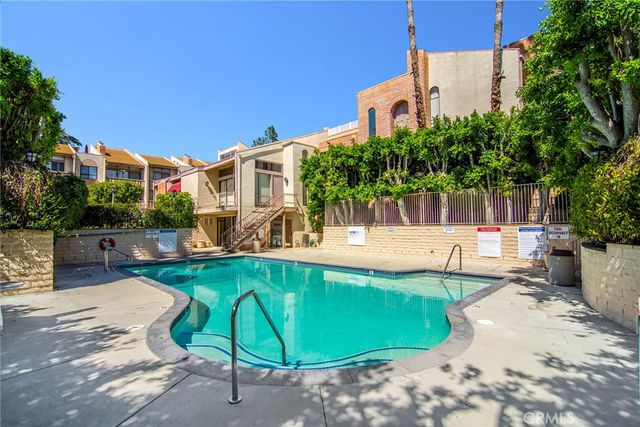 5236 Yarmouth Avenue 214, Encino, CA 91316