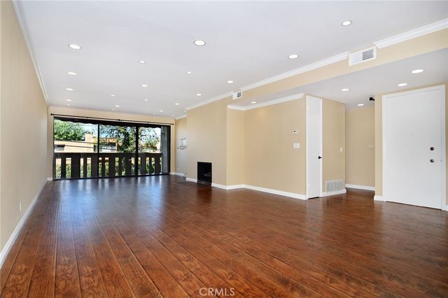 5236 Yarmouth Avenue 214, Encino, CA 91316