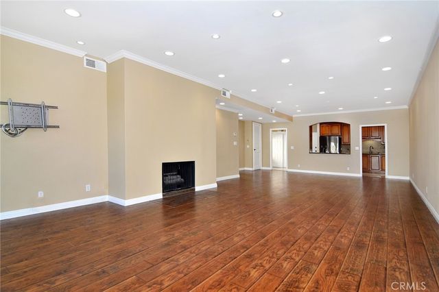 5236 Yarmouth Avenue 214, Encino, CA 91316