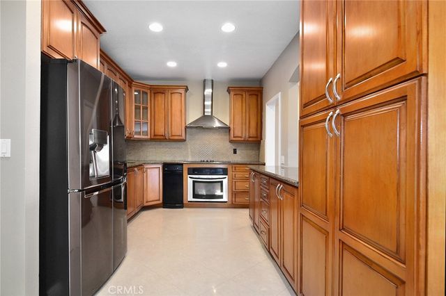 5236 Yarmouth Avenue 214, Encino, CA 91316