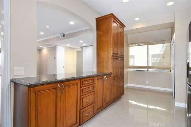 5236 Yarmouth Avenue 214, Encino, CA 91316