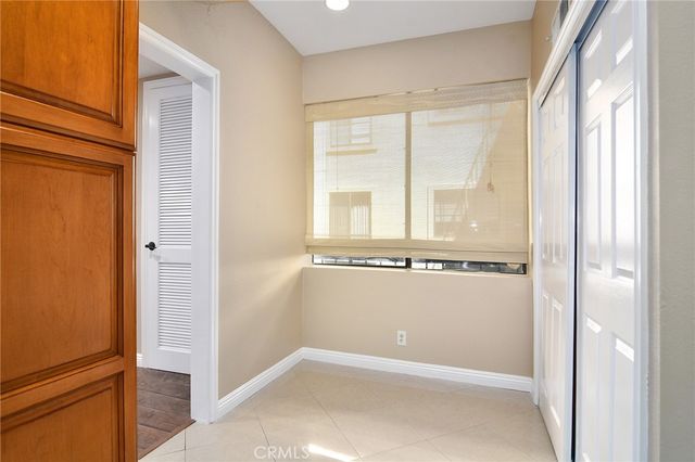 5236 Yarmouth Avenue 214, Encino, CA 91316