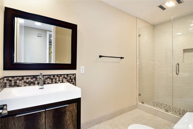 5236 Yarmouth Avenue 214, Encino, CA 91316
