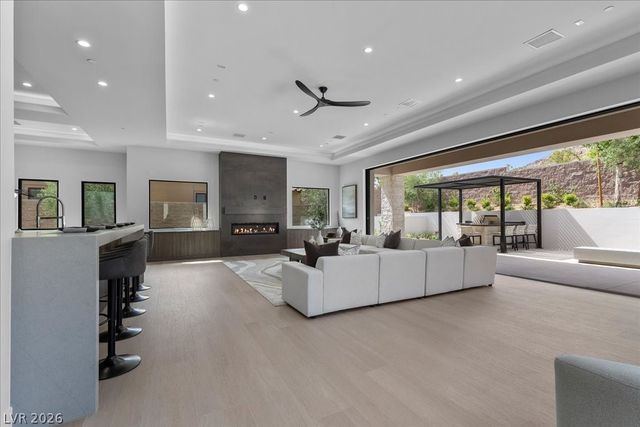 42 Ravenswood Avenue, Las Vegas, NV 89141