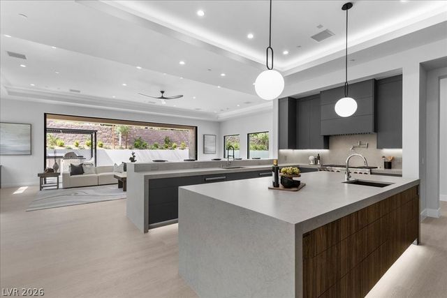 42 Ravenswood Avenue, Las Vegas, NV 89141