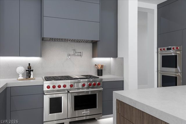 42 Ravenswood Avenue, Las Vegas, NV 89141