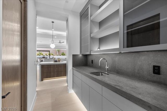 42 Ravenswood Avenue, Las Vegas, NV 89141