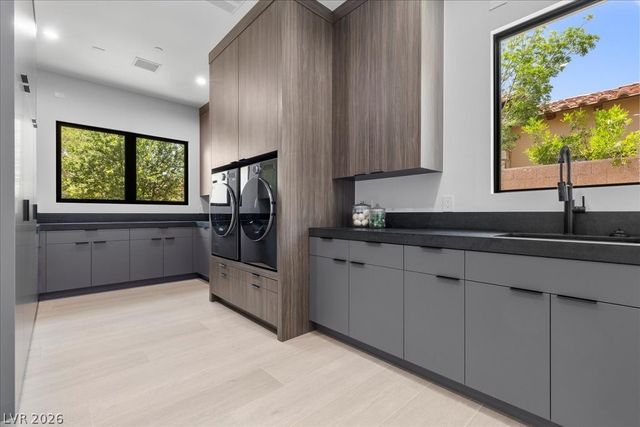 42 Ravenswood Avenue, Las Vegas, NV 89141