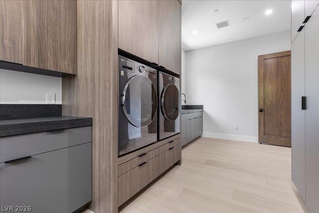 42 Ravenswood Avenue, Las Vegas, NV 89141