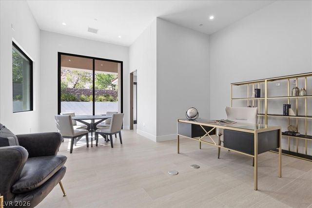 42 Ravenswood Avenue, Las Vegas, NV 89141