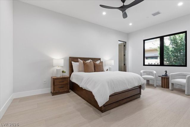 42 Ravenswood Avenue, Las Vegas, NV 89141