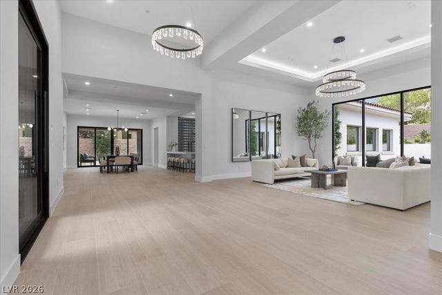 42 Ravenswood Avenue, Las Vegas, NV 89141