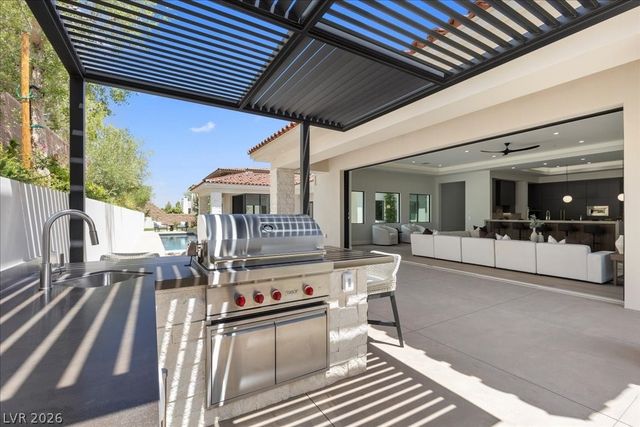 42 Ravenswood Avenue, Las Vegas, NV 89141