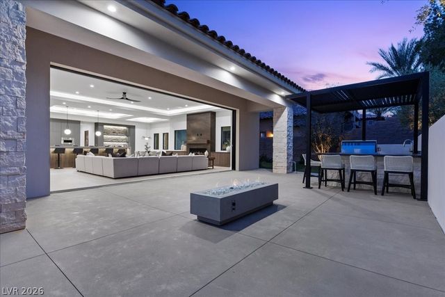 42 Ravenswood Avenue, Las Vegas, NV 89141