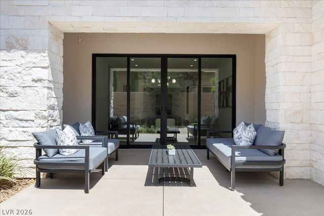 42 Ravenswood Avenue, Las Vegas, NV 89141