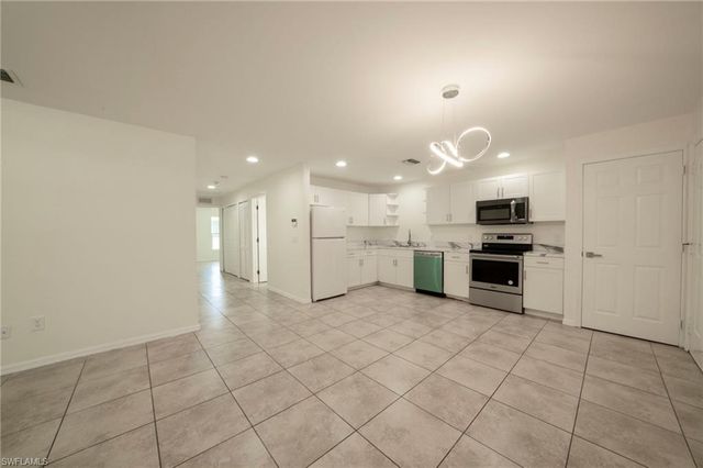 4733 29th ST SW, Lehigh Acres, FL 33973