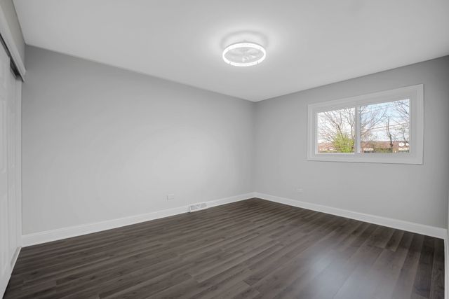 527 N Virginia Avenue, Glenwood, IL 60425