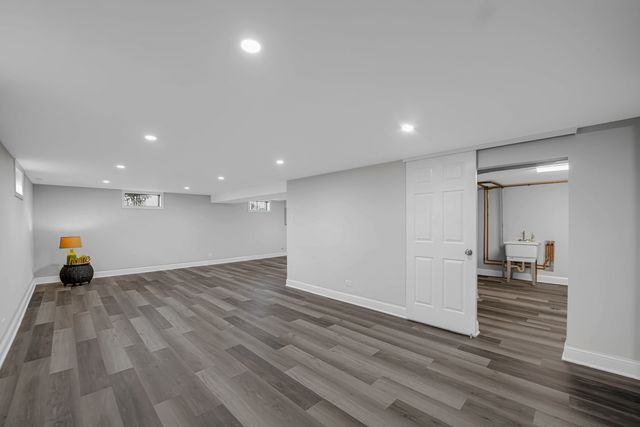 527 N Virginia Avenue, Glenwood, IL 60425