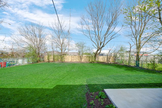 527 N Virginia Avenue, Glenwood, IL 60425