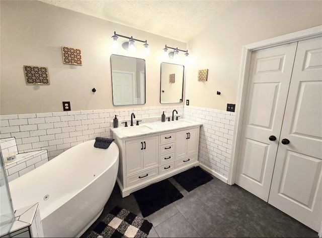 3946 Lullwater Main NW, Kennesaw, GA 30144