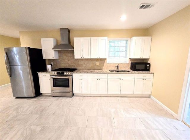 3946 Lullwater Main NW, Kennesaw, GA 30144