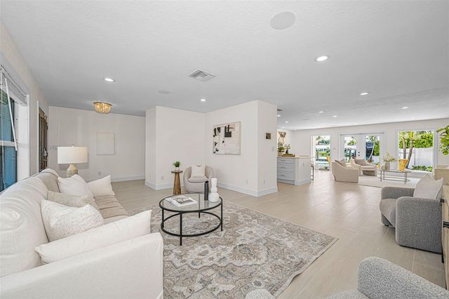 7901 10TH AVENUE S, St Petersburg, FL 33707
