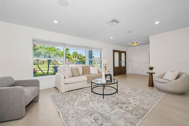 7901 10TH AVENUE S, St Petersburg, FL 33707
